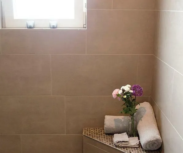 Upstairs9000 * Gandawa